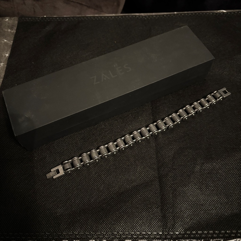 ZALES Motorcyle Chain bracelet